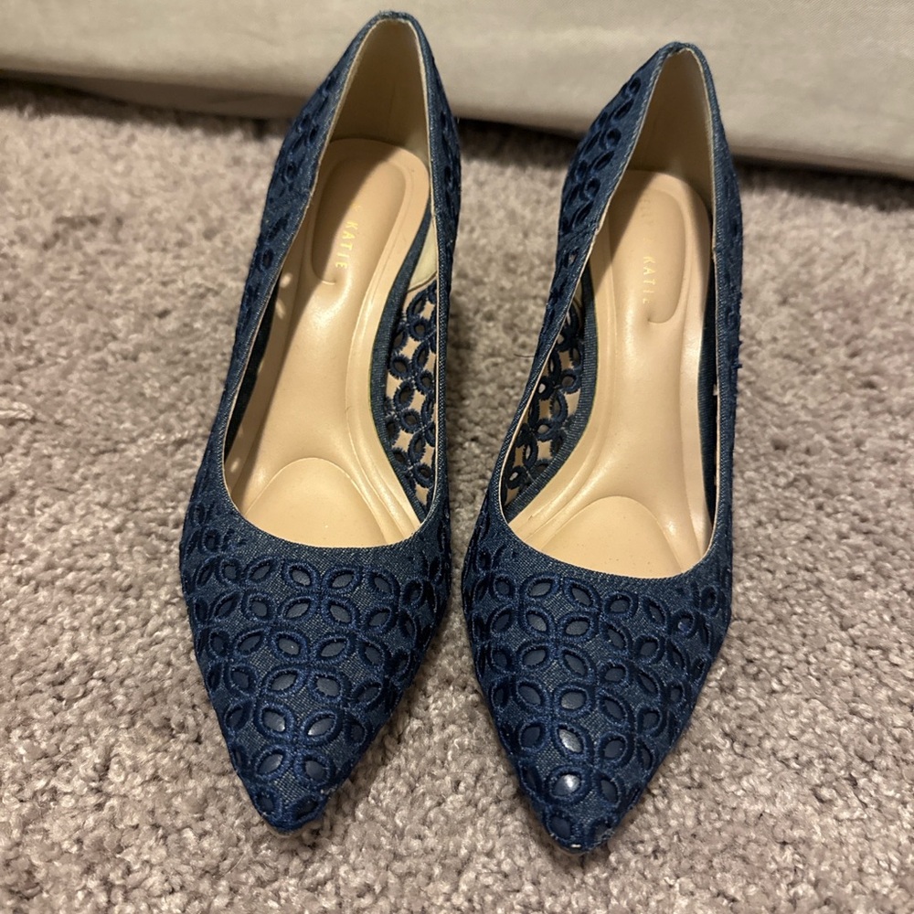 Kelly & Katie Navy Lace Cutout Pumps – Size 6.5M